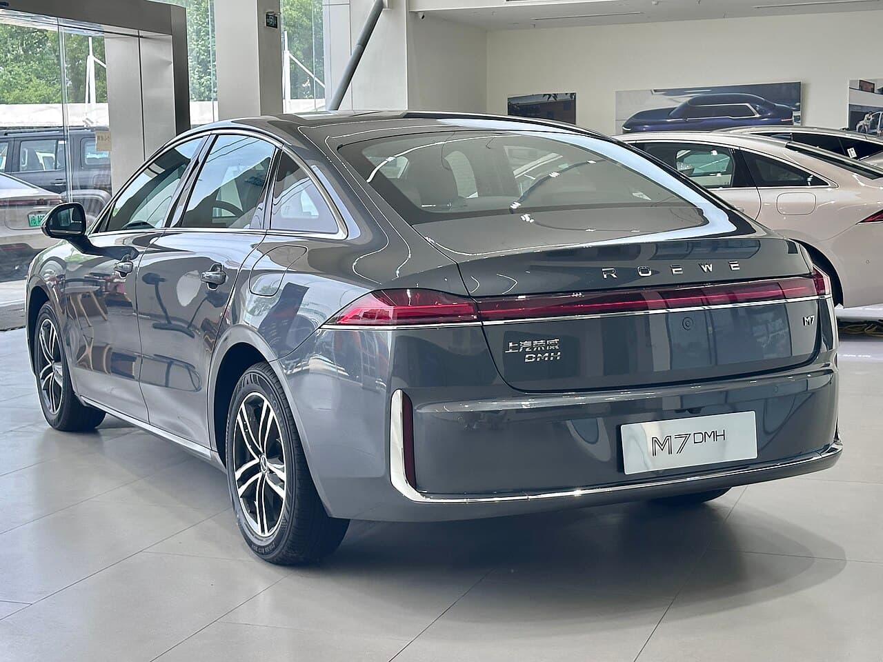 Roewe M7 DMH الخلف