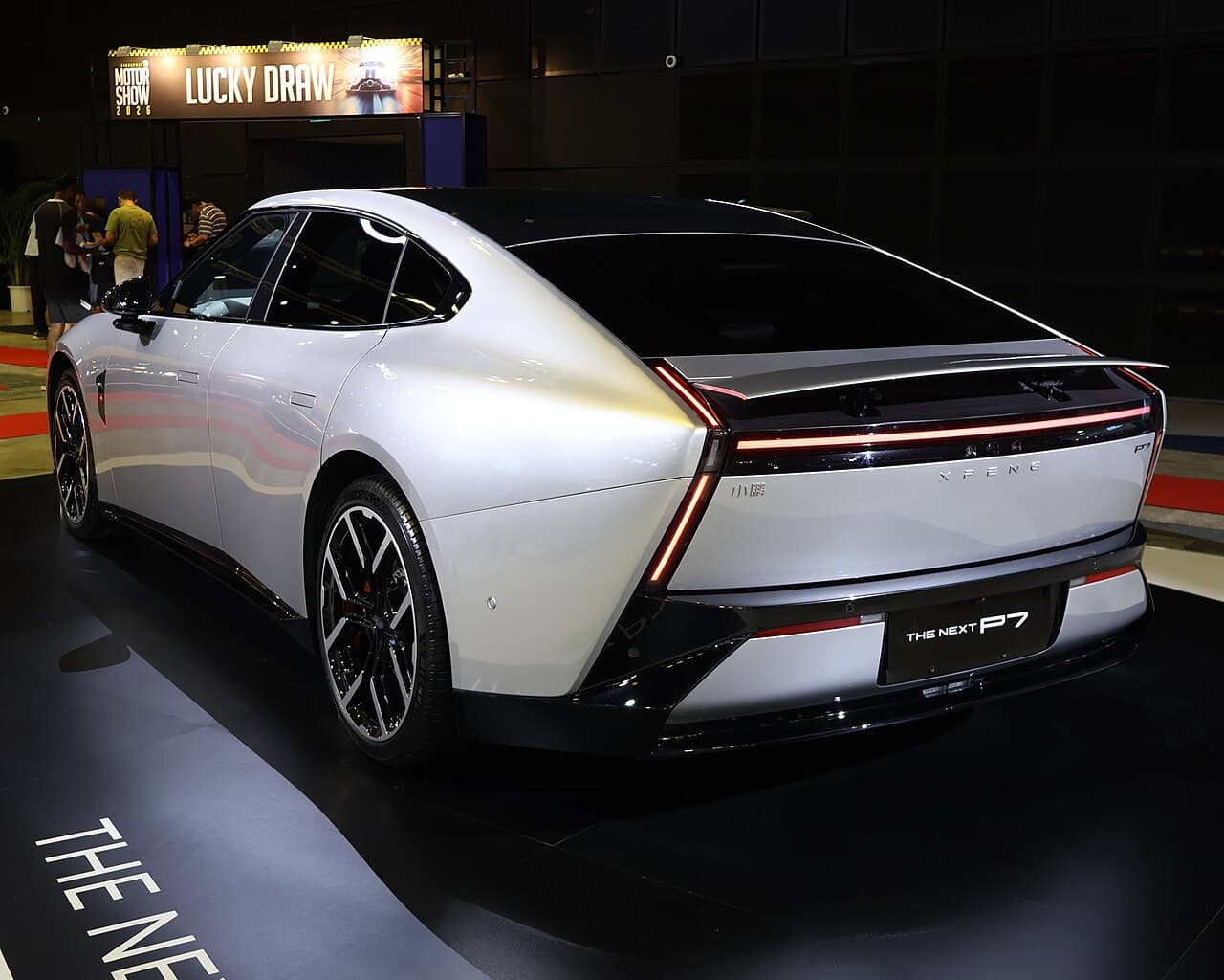 XPeng P7 الخلف