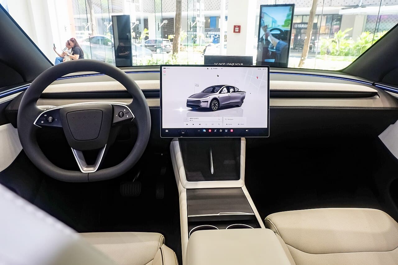 Tesla Model Y L المقصورة الداخلية