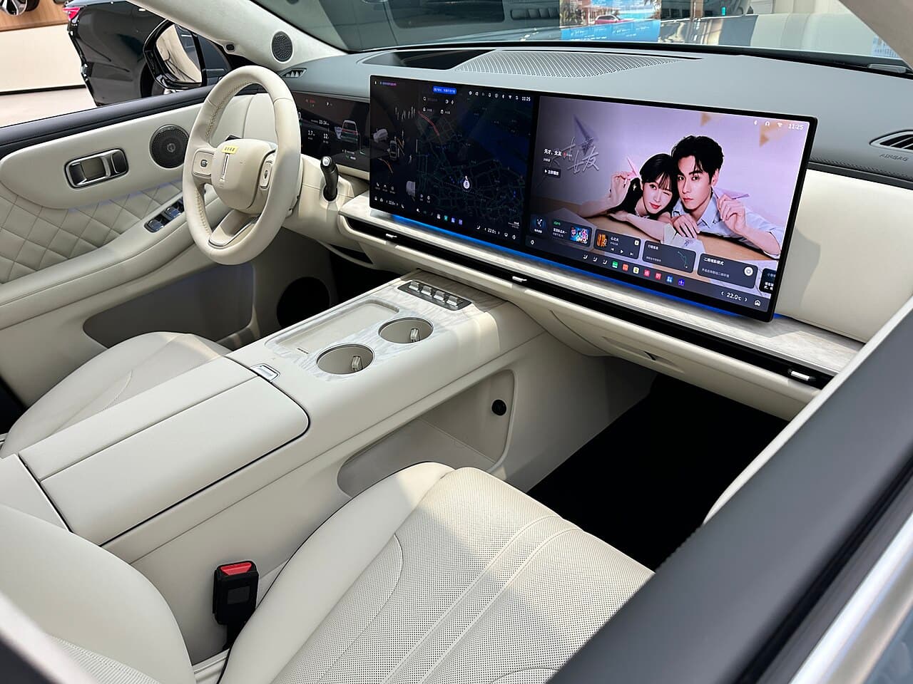WEY V8X Interior