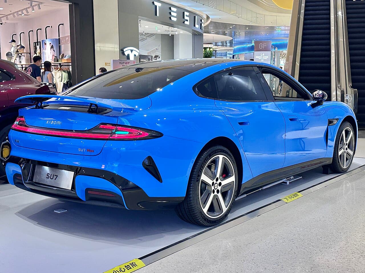 Xiaomi SU7 الخلف