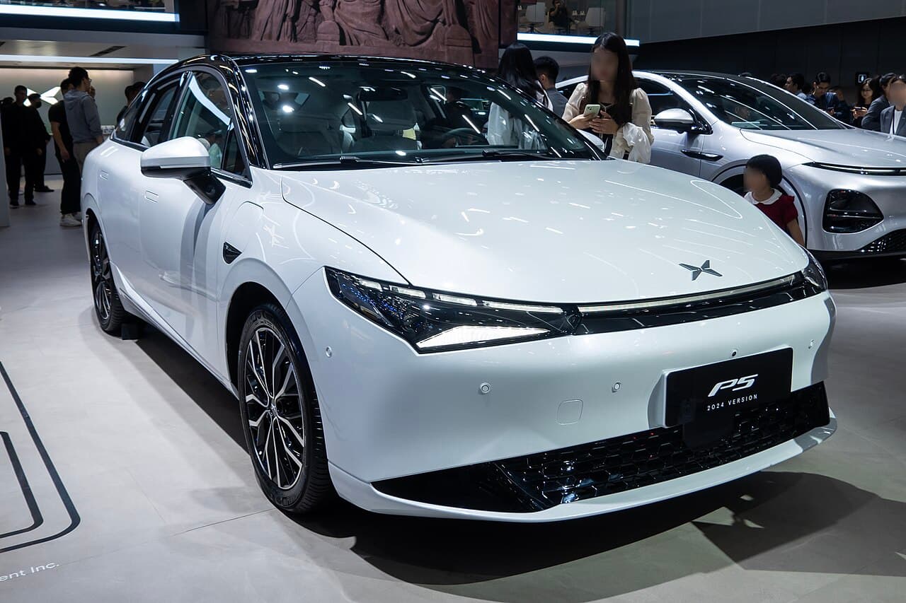XPeng P5 الأمام