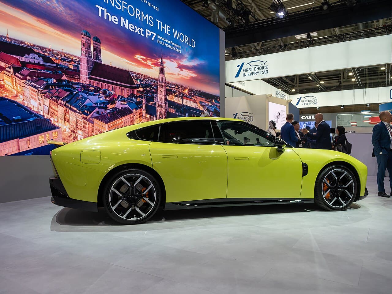 XPeng P7 الجانب