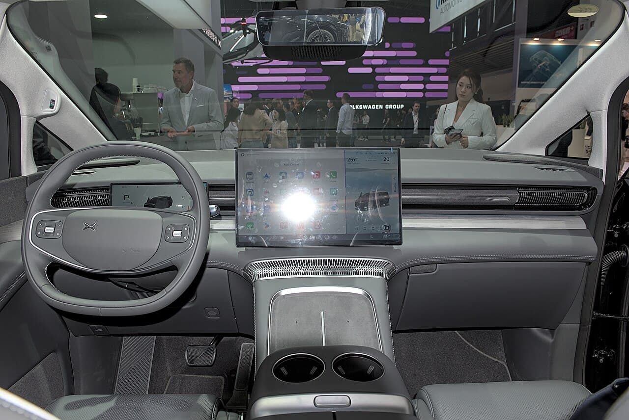 XPeng X9 Interior