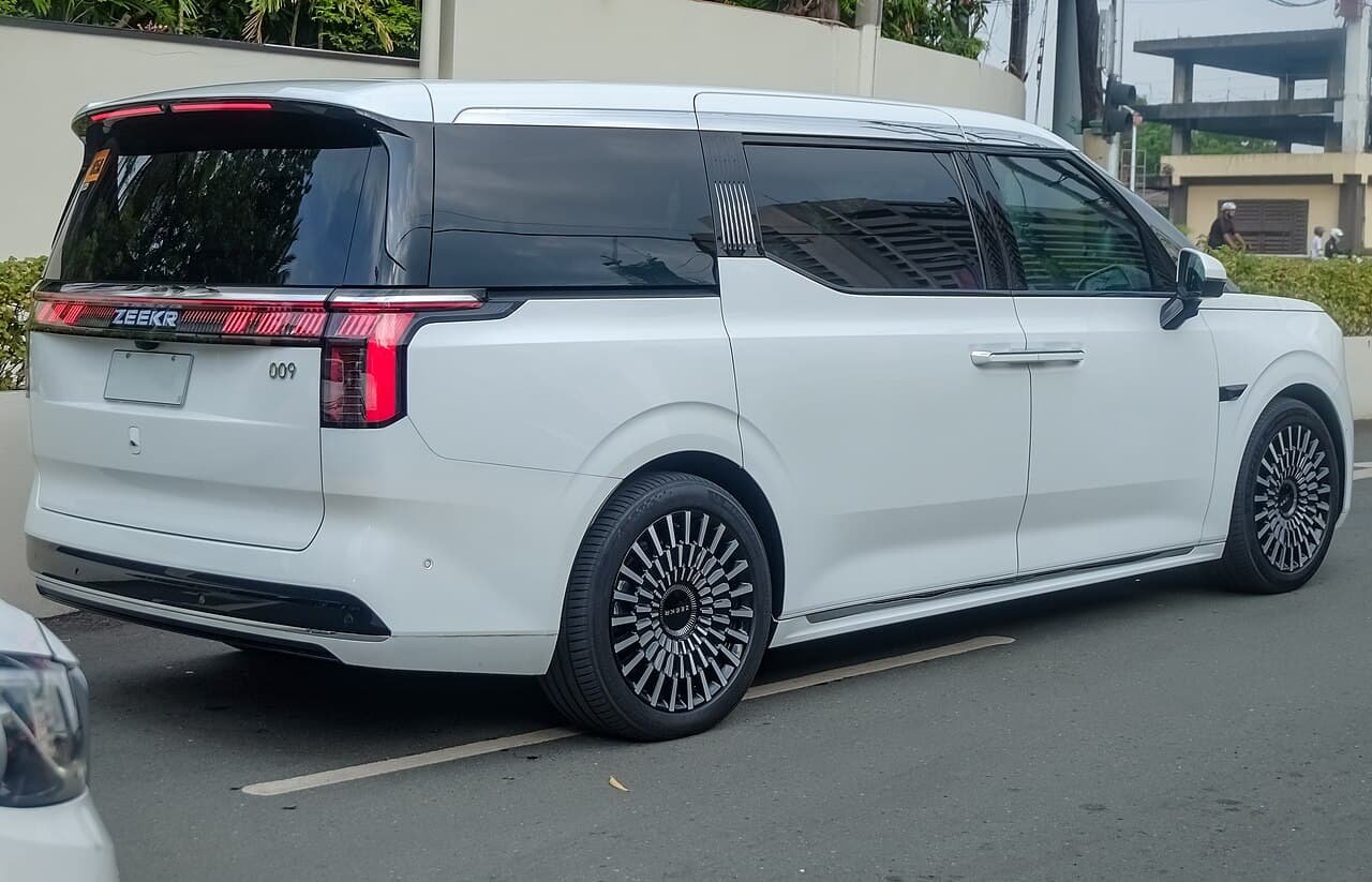 Zeekr 009 Rear