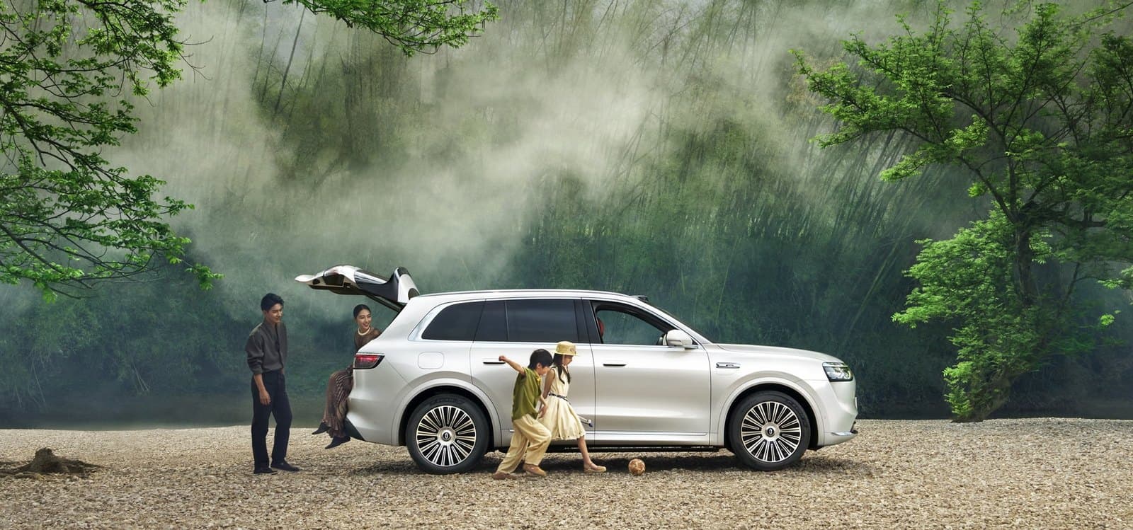 AITO M8 سيارة SUV عائلية ذكية رائدة