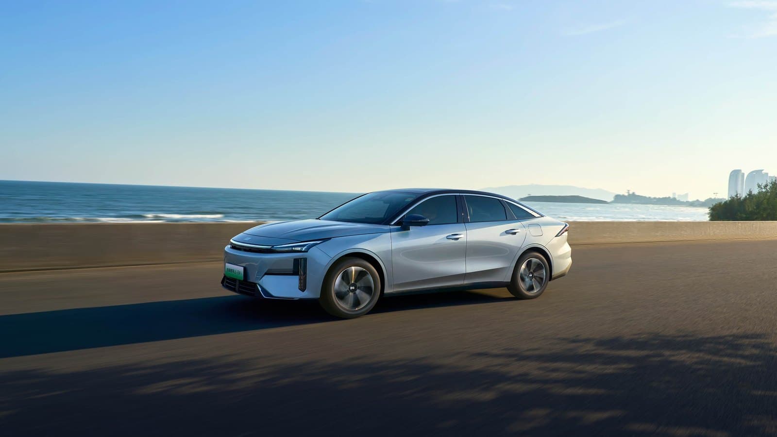 Geely Galaxy L6 هيئة سيدان فاستباك