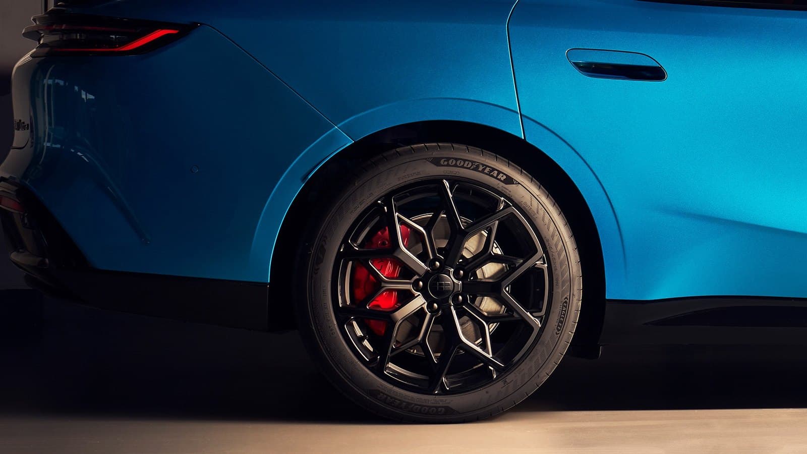 Geely Galaxy TT Rines y cálipers deportivos