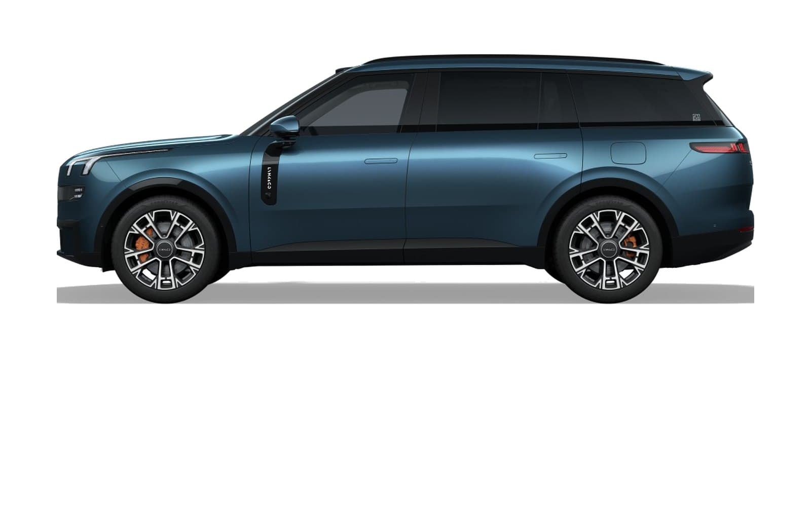 Lynk & Co 900 أزرق الصباح الخارج