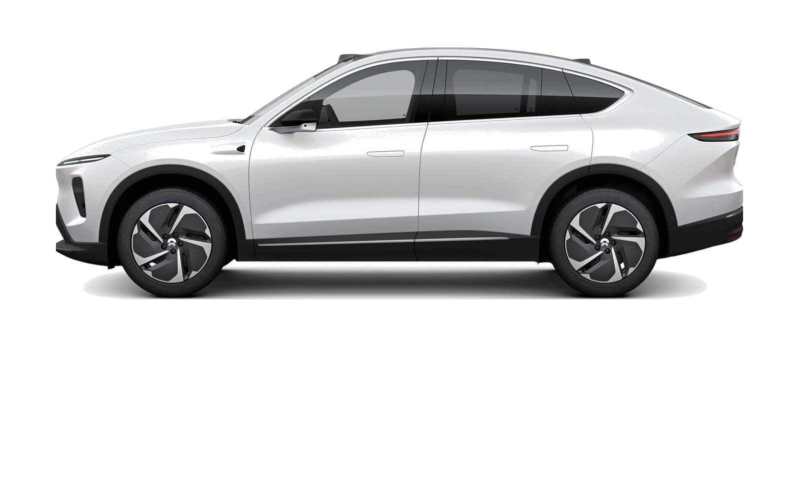 NIO EC7 أبيض السحاب الخارج