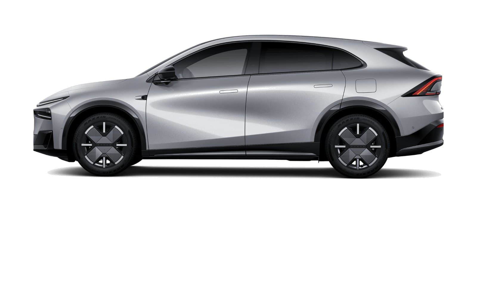 XPeng G7 Crescent Silver Exterior