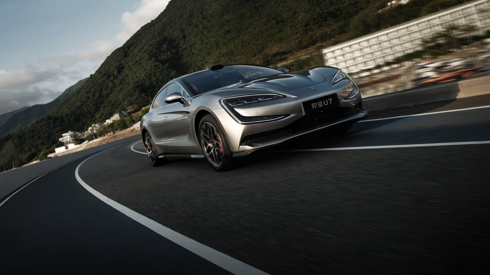 Yangwang U7 0–100 km/h في 2.9 s