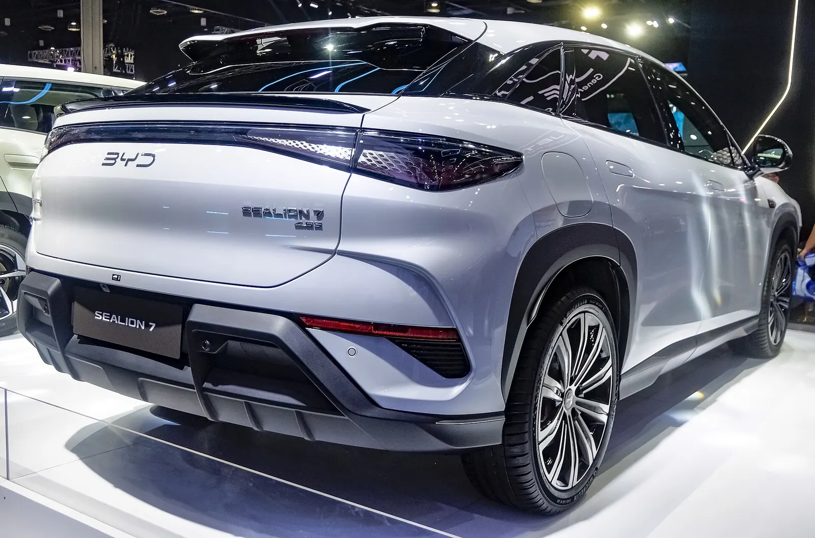 Rear three-quarter view of a Sealion 7 AWD with the 4.5S badge on the tailgate