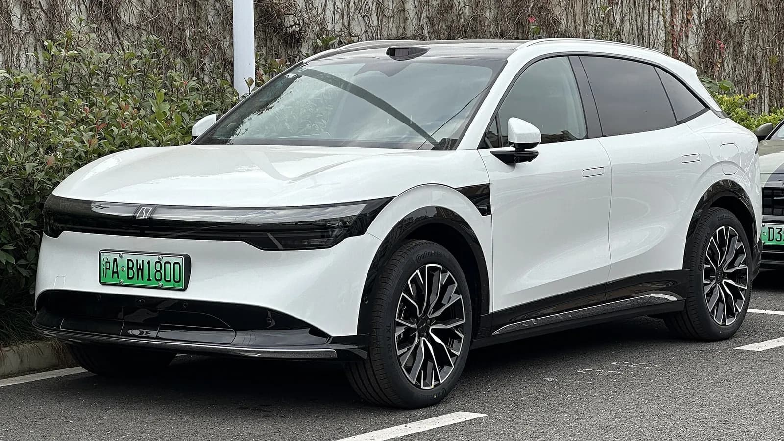 White Zeekr 7X electric SUV