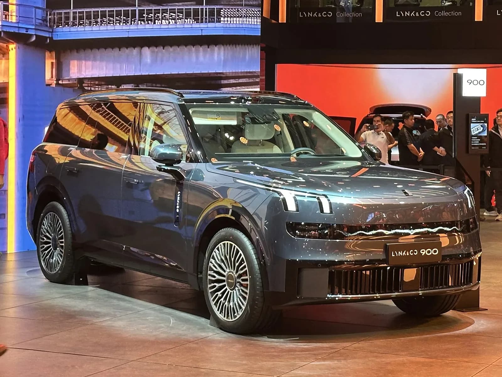 Lynk & Co 900