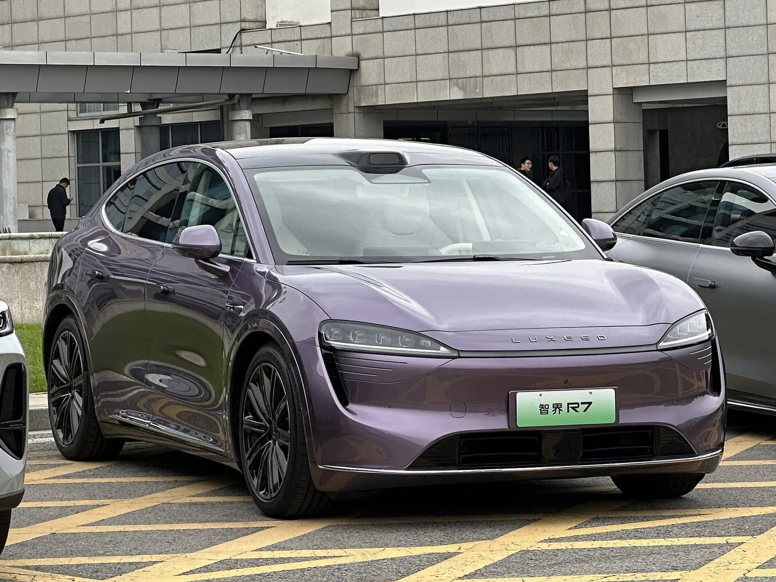 Front view of a purple Luxeed R7 on a car park with the roof lidar visible