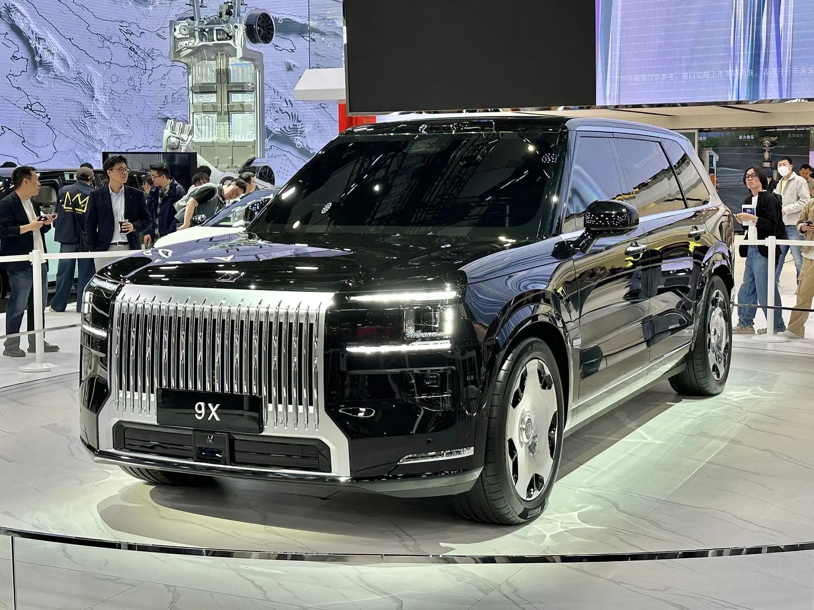 سيارة Zeekr 9X الرياضية الهجينة (SUV)
