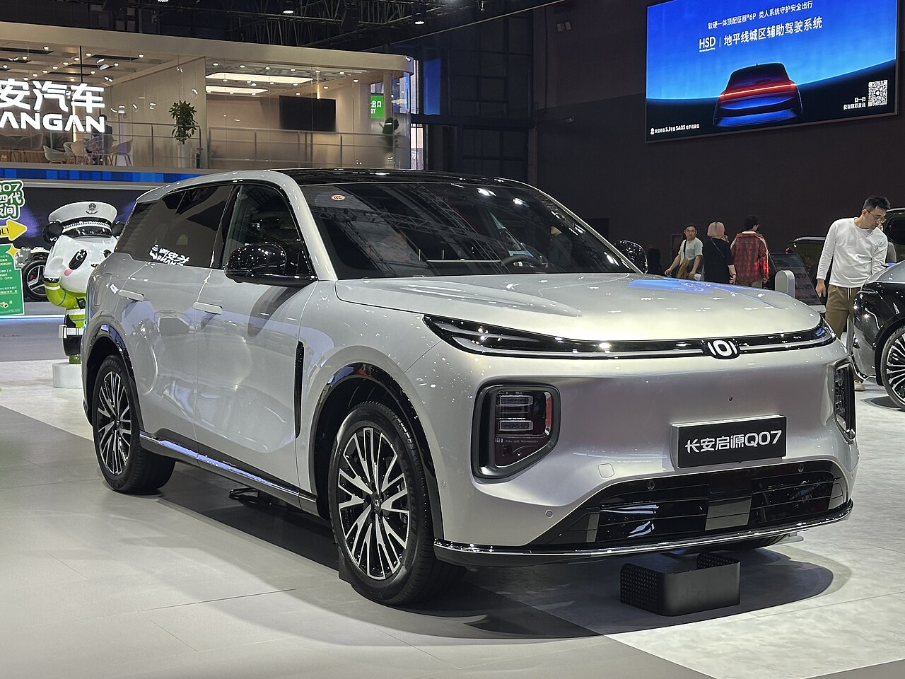 Changan Qiyuan Q07 الأمام