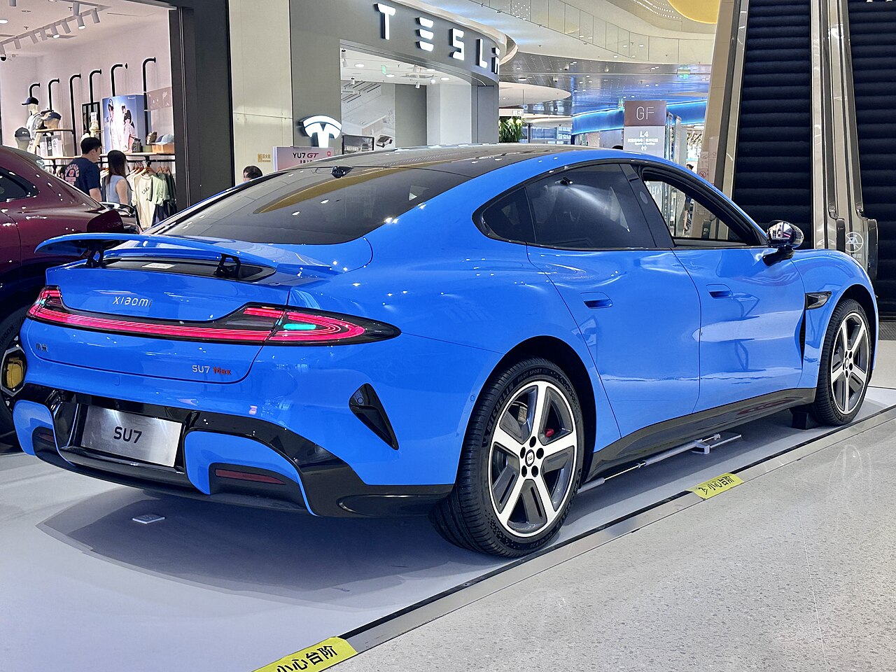 Xiaomi SU7 الخلف